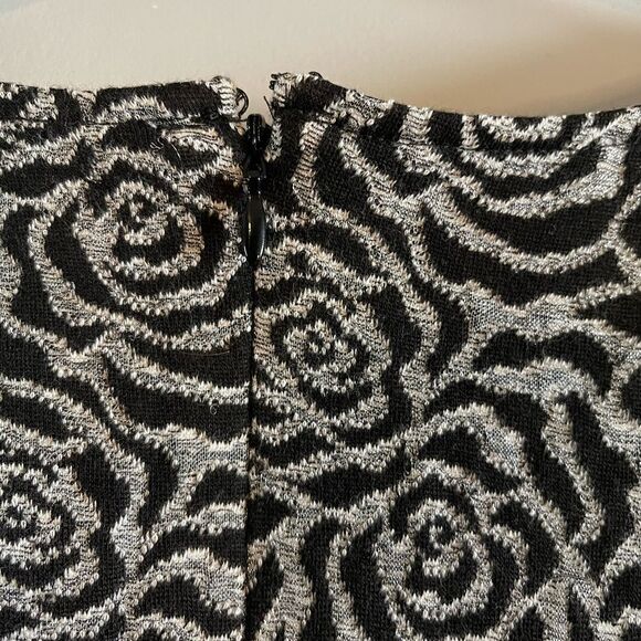 LOFT Outlet Black/Silver/Gray Metallic Rose Print Fit & Flare Mini Dress | SZ 0 - Picture 3 of 12